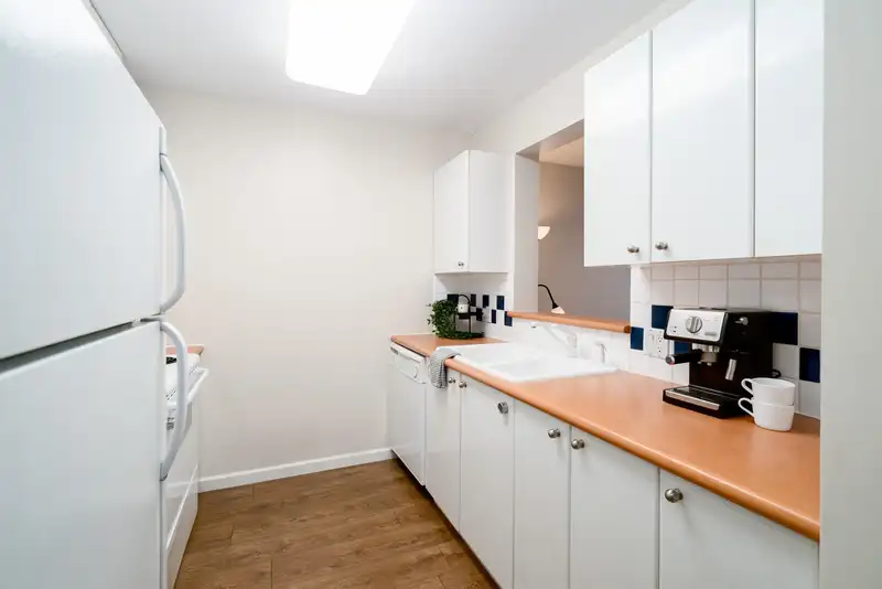 1905 6611 SOUTHOAKS CRESCENT - photo 3 of 40
