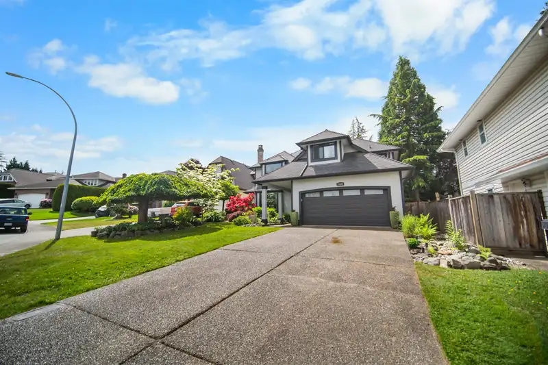 21542 87 AVENUE - photo 2 of 32