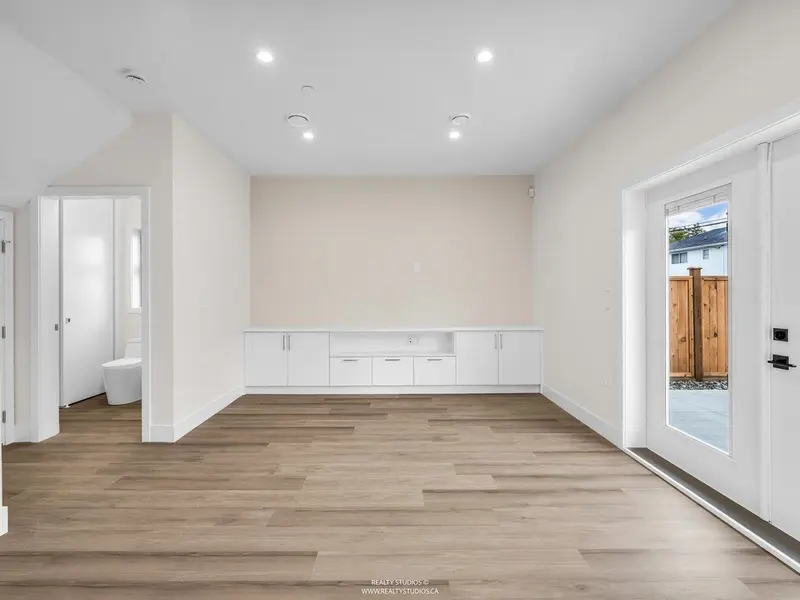 2 4257 KNIGHT STREET - photo 3 of 25