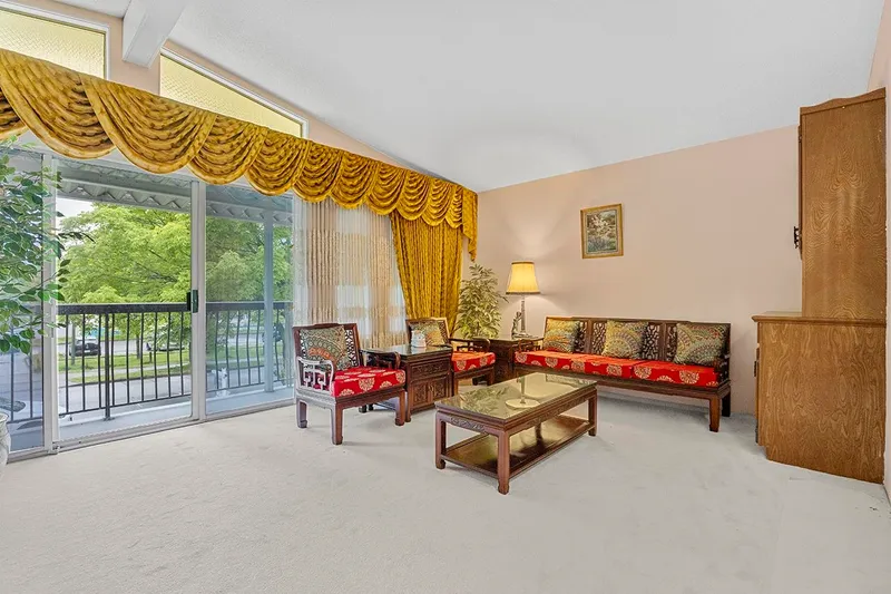 919 E 39TH AVENUE - photo 2 of 25