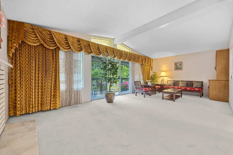 919 E 39TH AVENUE - photo 4 of 25