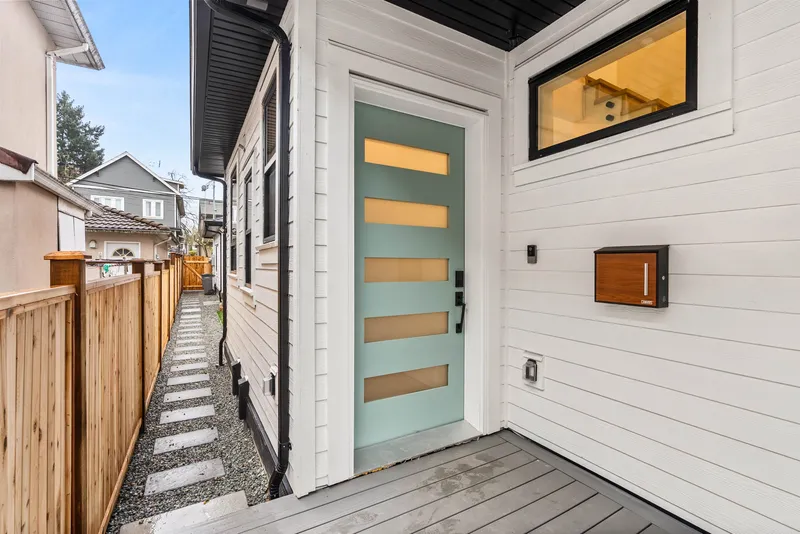 2 1822 E 14TH AVENUE - photo 1 of 17