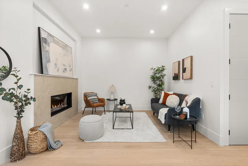 2 1822 E 14TH AVENUE - photo 2 of 17