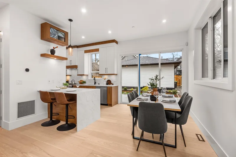 2 1822 E 14TH AVENUE - photo 4 of 17