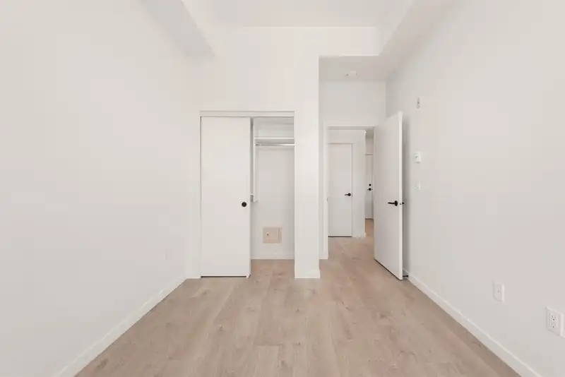 204 19577 65B AVENUE - photo 4 of 37