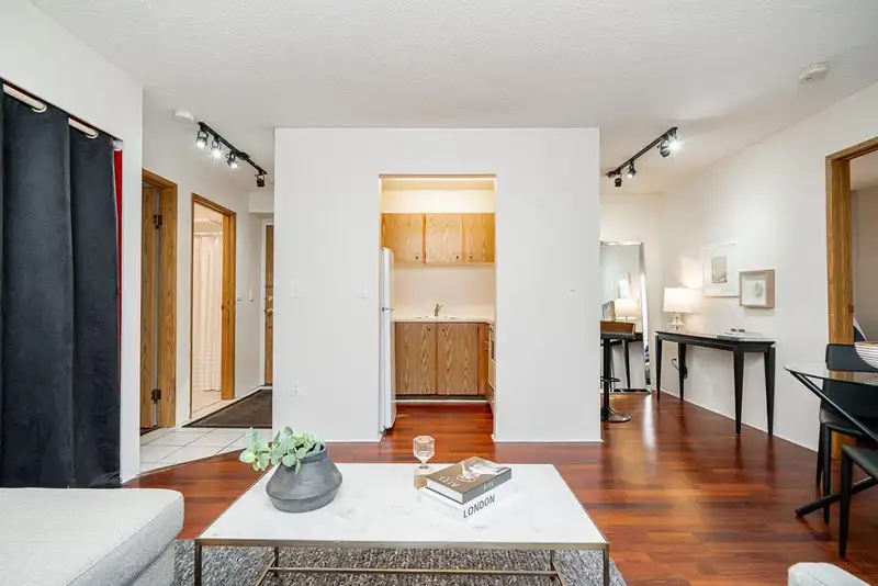 204 2239 W 1ST AVENUE - photo 4 of 26