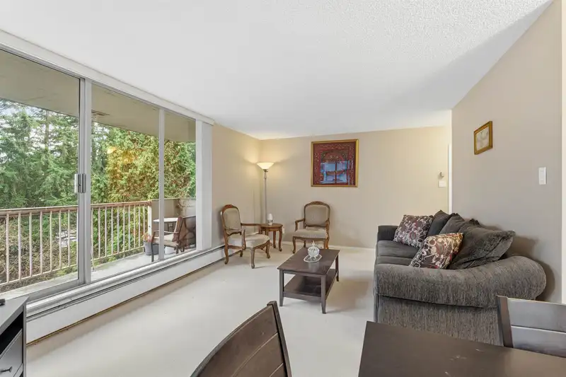 808 2020 FULLERTON AVENUE - photo 3 of 40