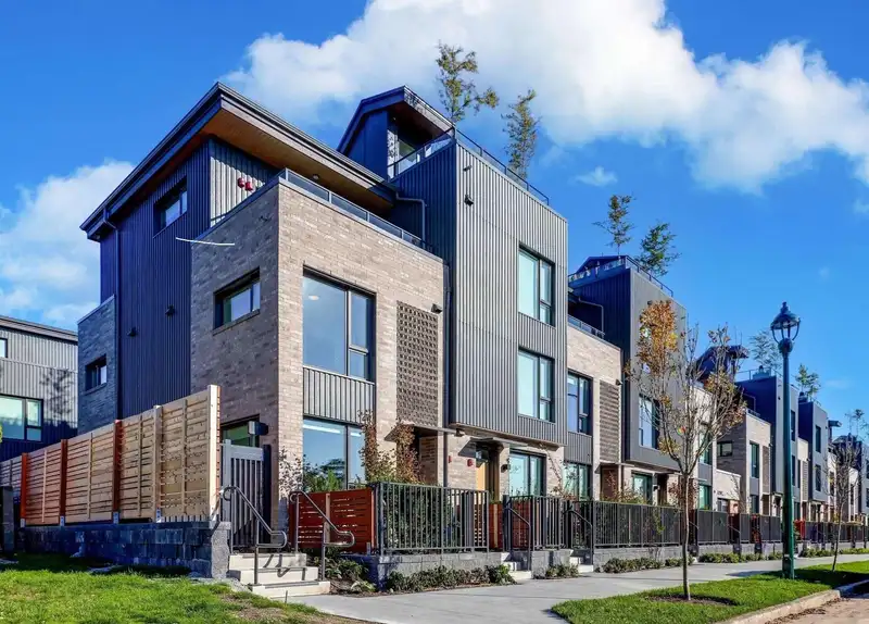 185 815 W 49TH AVENUE - photo 1 of 4