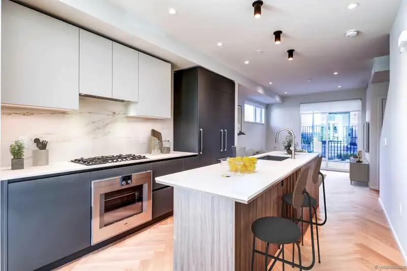 185 815 W 49TH AVENUE - photo 3 of 4