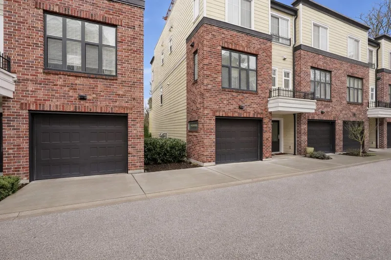 13 15588 32 AVENUE - photo 2 of 25