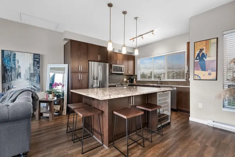 410 6470 194 STREET - photo 4 of 25