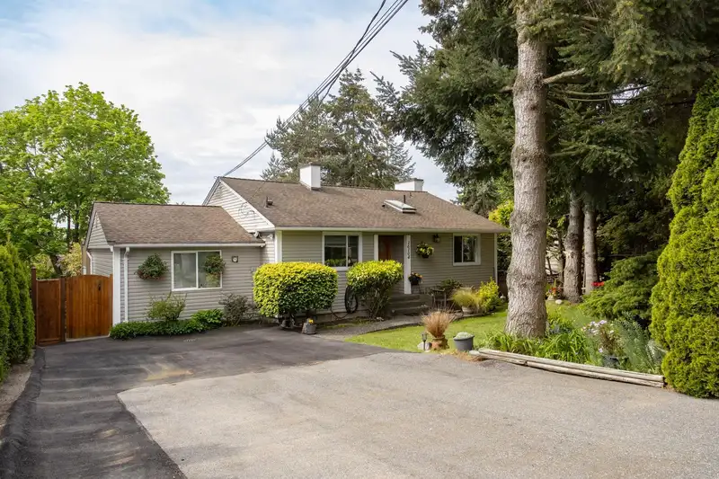 16104 9 AVENUE - photo 2 of 40