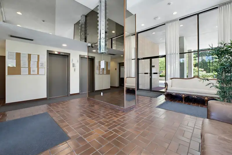 1602 3755 BARTLETT COURT - photo 2 of 35
