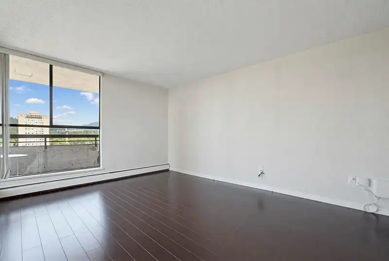1602 3755 BARTLETT COURT - photo 4 of 35