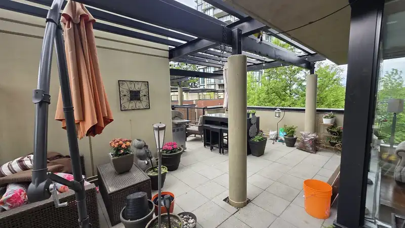 405 11 E ROYAL AVENUE - photo 1 of 10