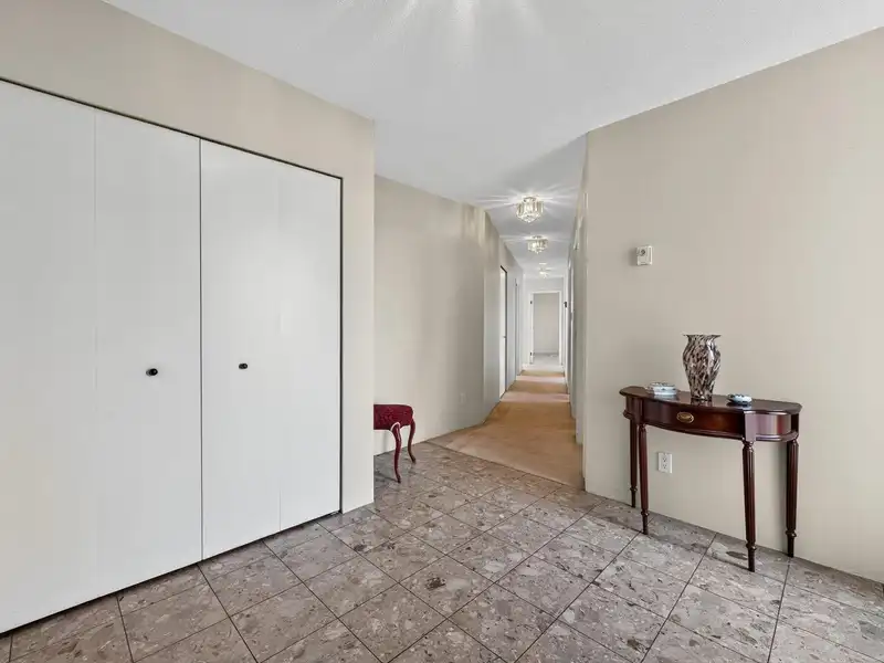 807 8 LAGUNA COURT - photo 2 of 23