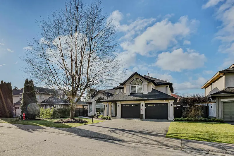 15850 107A AVENUE - photo 2 of 25