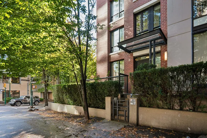 308 SMITHE STREET - photo 1 of 25