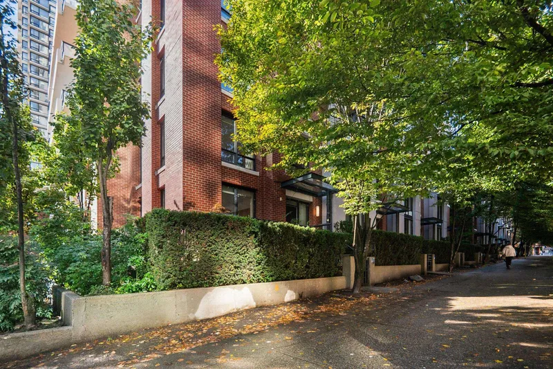 308 SMITHE STREET - photo 3 of 25