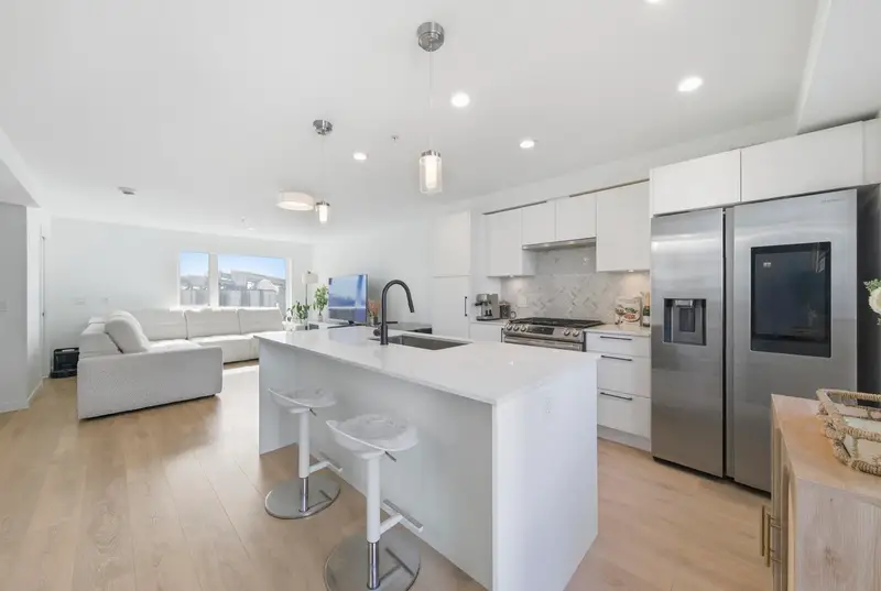 356 555 E 2ND STREET - photo 2 of 21