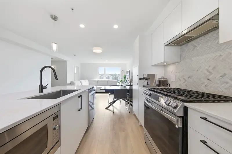 356 555 E 2ND STREET - photo 3 of 21