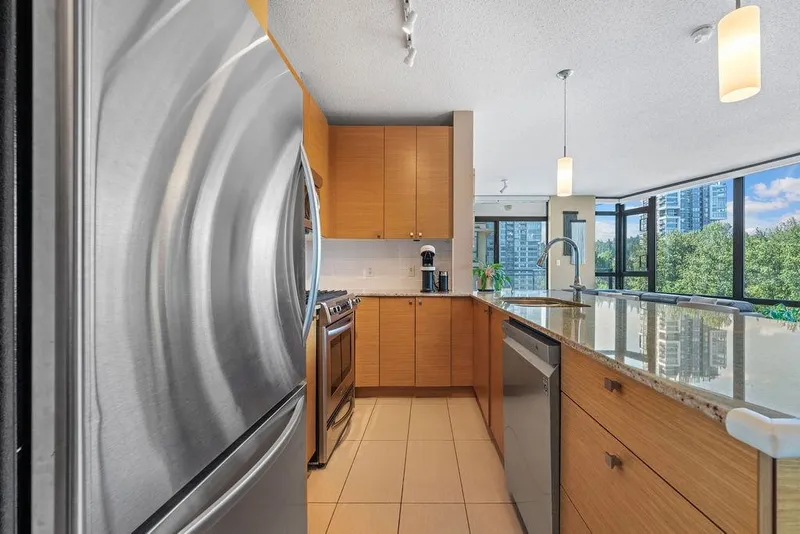 704 110 BREW STREET - photo 3 of 25