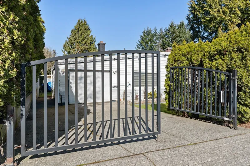 12905 104 AVENUE - photo 2 of 25