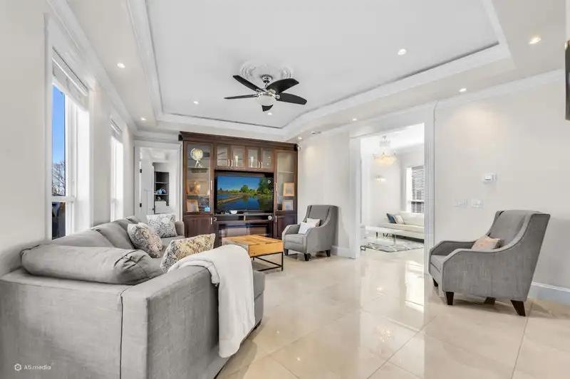 14185 74 AVENUE - photo 3 of 40