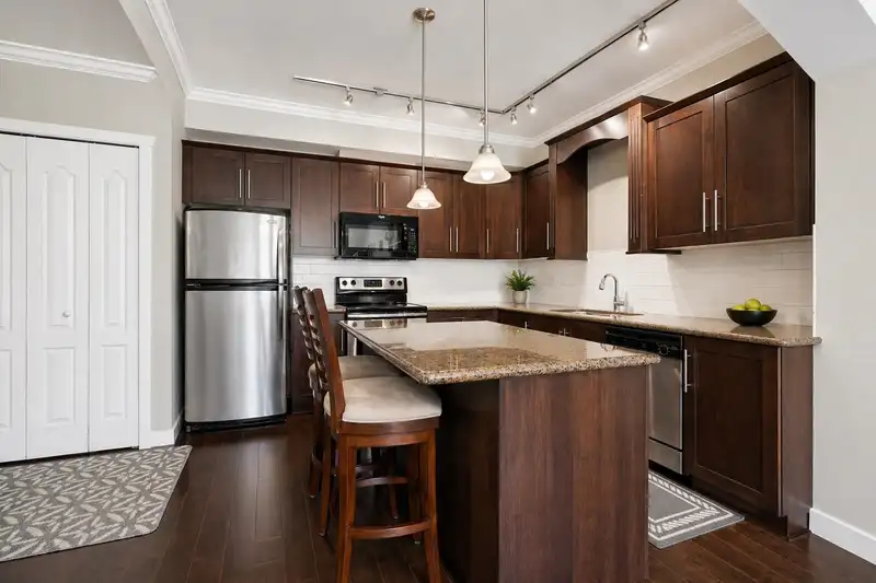 314 2628 MAPLE STREET - photo 2 of 16