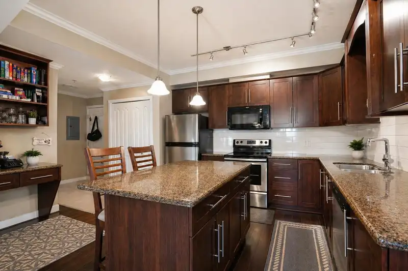 314 2628 MAPLE STREET - photo 3 of 16