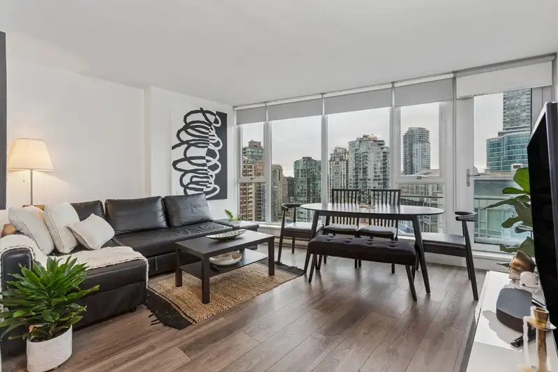 2810 233 ROBSON STREET - photo 1 of 24