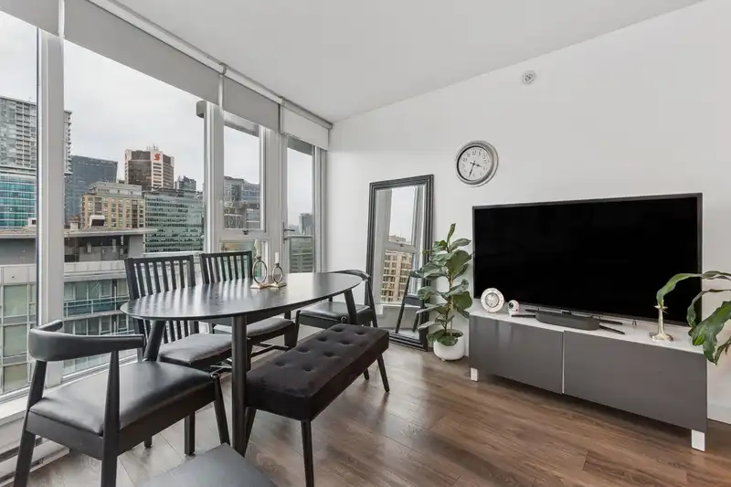 2810 233 ROBSON STREET - photo 2 of 24