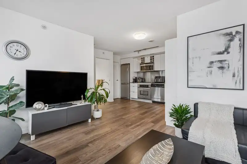 2810 233 ROBSON STREET - photo 3 of 24