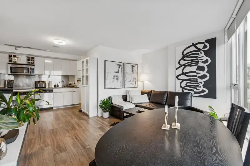 2810 233 ROBSON STREET - photo 4 of 24