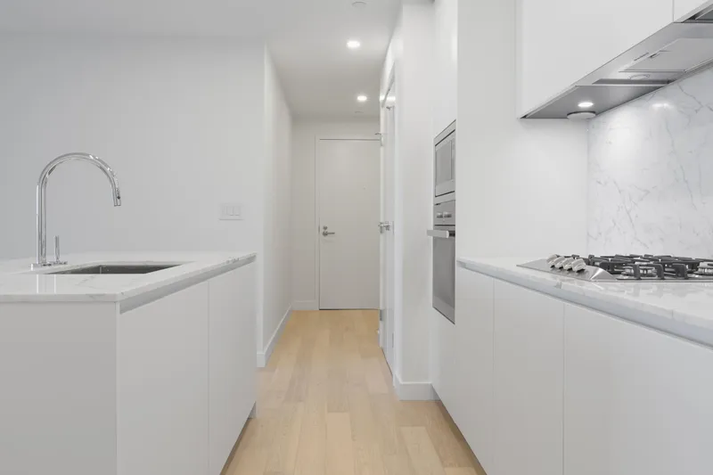 4201 1480 HOWE STREET - photo 3 of 16