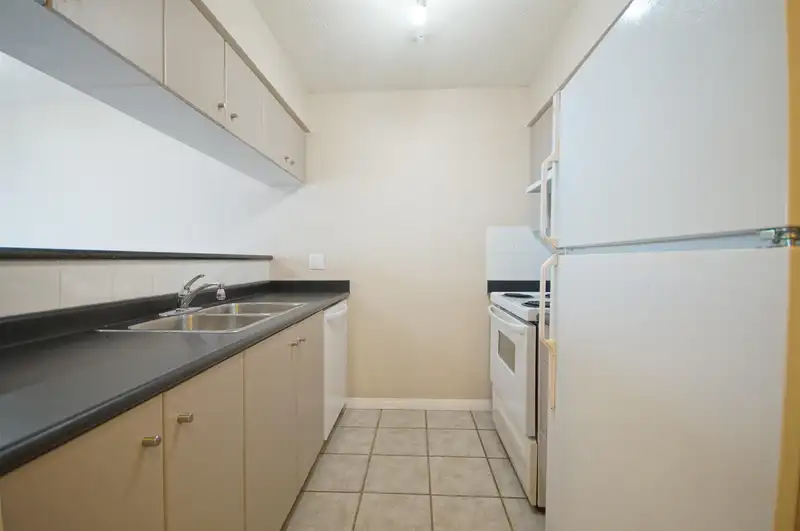 902 822 HOMER STREET - photo 3 of 22