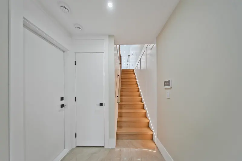 16505 20 AVENUE - photo 2 of 25