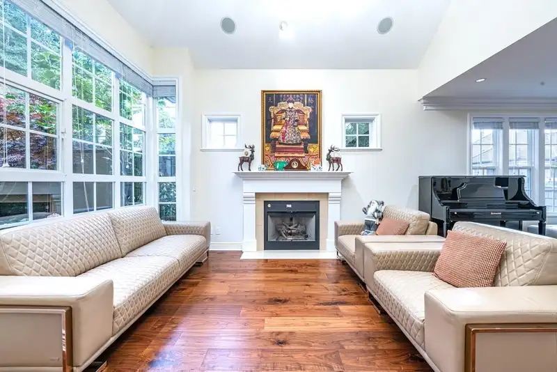 6386 LARKIN DRIVE - photo 2 of 39