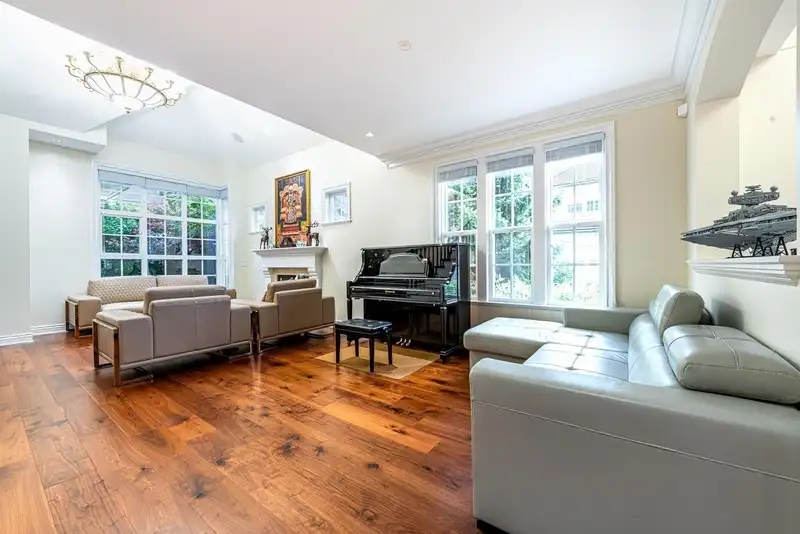6386 LARKIN DRIVE - photo 4 of 39