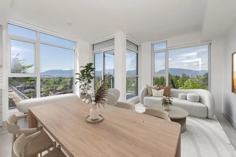 807 2435 KINGSWAY - photo 4 of 40