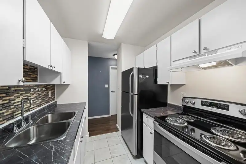 315 1850 E SOUTHMERE CRESCENT - photo 3 of 22