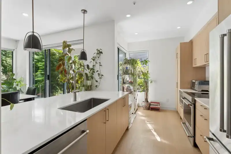 101 2242 MARINE DRIVE DRIVE - photo 1 of 11