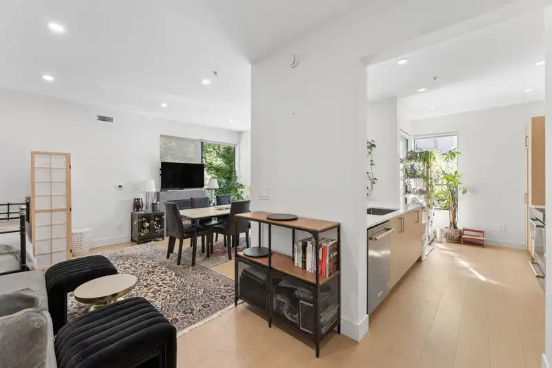 101 2242 MARINE DRIVE DRIVE - photo 2 of 11