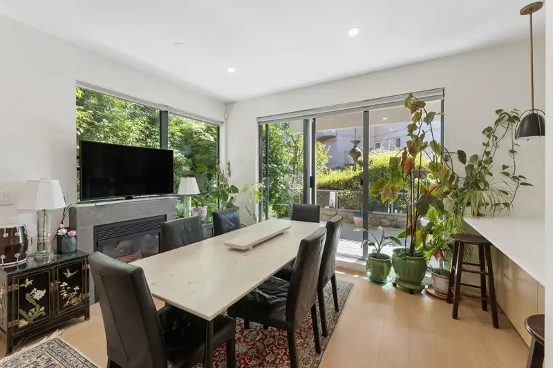 101 2242 MARINE DRIVE DRIVE - photo 3 of 11