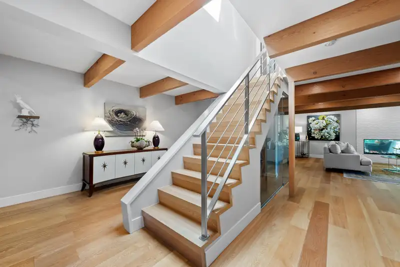 6184 EASTMONT DRIVE - photo 4 of 40
