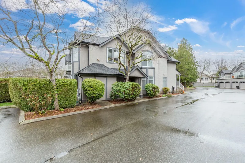 39 4740 221 STREET - photo 2 of 25