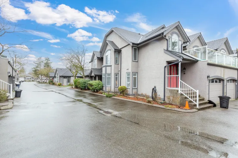 39 4740 221 STREET - photo 3 of 25