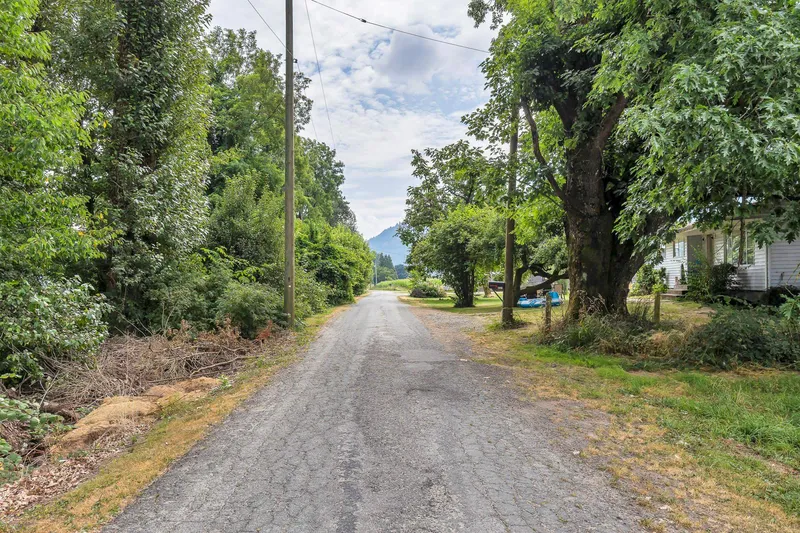 8591 HOWELL ROAD - photo 1 of 25