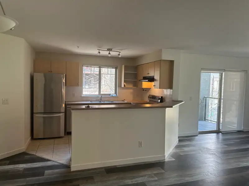 3304 240 SHERBROOKE STREET - photo 1 of 12