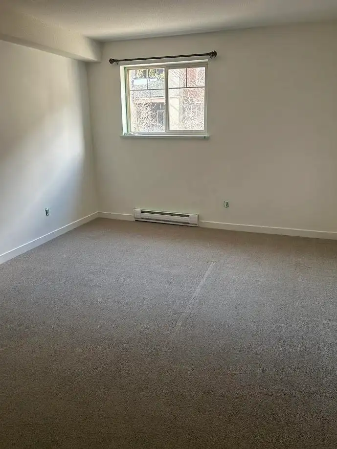 3304 240 SHERBROOKE STREET - photo 3 of 12